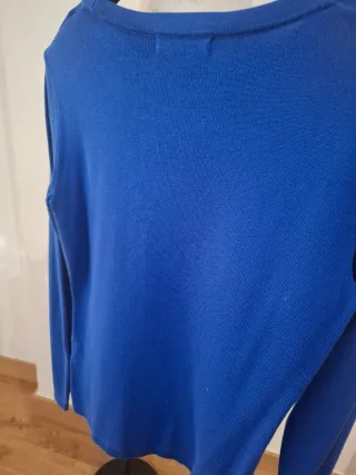 Jersey Guess Azul Real Pedrería remaches. Talla S