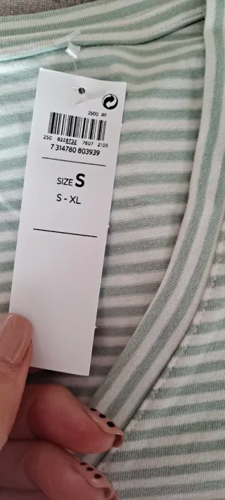 Camiseta Lindex rayas verde y blanco