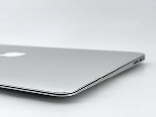 MacBook Air 13" Intel Core i5 1.4GHz de 2 núcleos - 256Gb SSD - RAM 8Gb