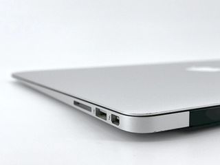 MacBook Air 13" Intel Core i5 1.4GHz de 2 núcleos - 256Gb SSD - RAM 8Gb