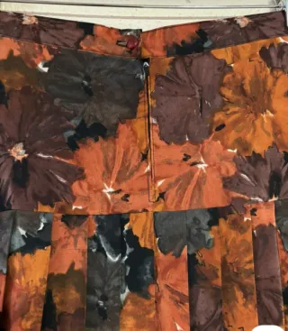 Falda larga plisada floral