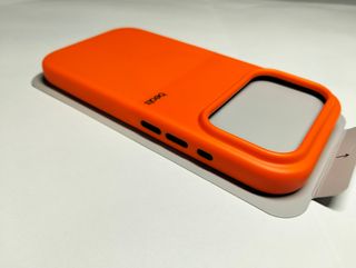 Apple Funda Rugged Beats MagSafe iPhone 17 Pro Naranja Sierra