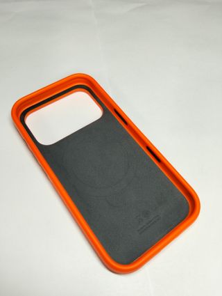 Apple Funda Rugged Beats MagSafe iPhone 17 Pro Naranja Sierra