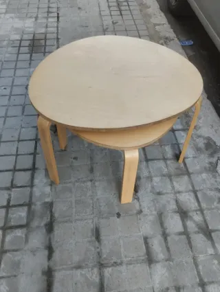 Mesa de madera redonda