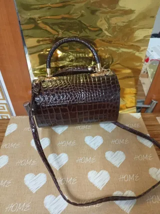 Bolso marrón efecto piel de cocodrilo