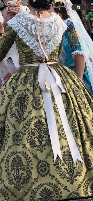 Traje de Fallera con Manteletas y Zapatos