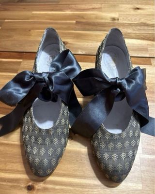 Traje de Fallera con Manteletas y Zapatos