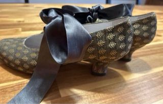 Traje de Fallera con Manteletas y Zapatos