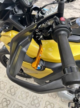 BMW F750GS con maletas GIVI