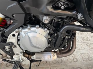 BMW F750GS con maletas GIVI