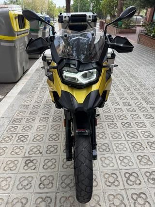BMW F750GS con maletas GIVI