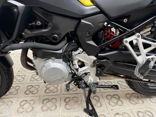 BMW F750GS con maletas GIVI