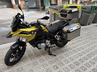 BMW F750GS con maletas GIVI