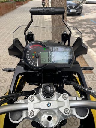 BMW F750GS con maletas GIVI