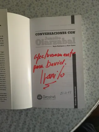 Conversaciones con Juanito Oiarzabal firmado