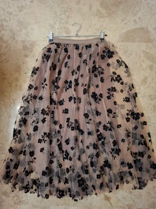 Falda larga tul floral beige y negro