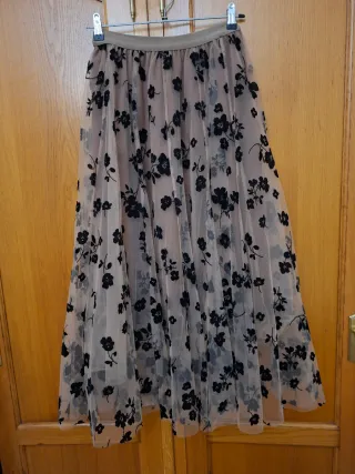 Falda larga tul floral beige y negro