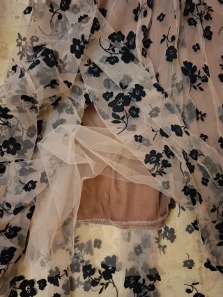 Falda larga tul floral beige y negro