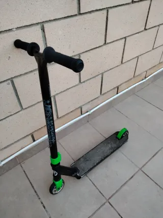 Patinete freestyle negro y verde