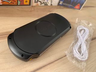 PSP Negra + 4 Juegos + Batería Nueva