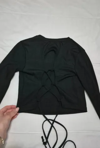 Top Bershka Negro Espalda Cruzada