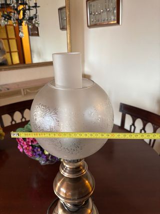 Lámpara de mesa antigua dorada y cristal