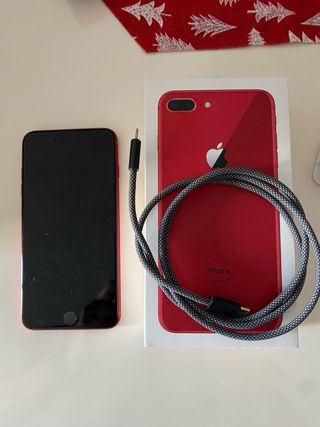 iPhone 8 Plus 64GB Edición Roja con Caja y Fundas