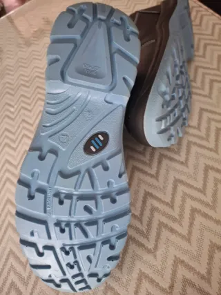 Zapatos de trabajo Puma negros y azules