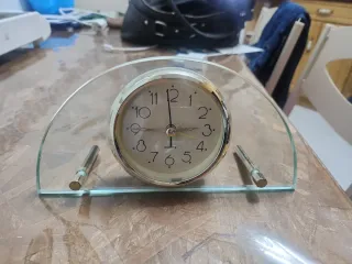 Reloj de mesa de cristal
