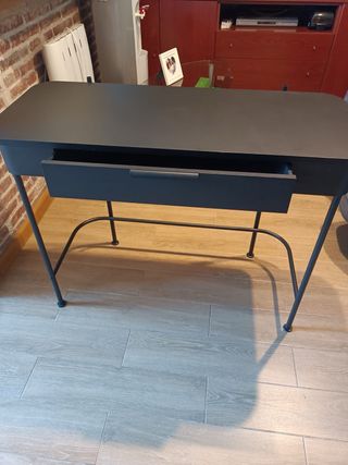 Escritorio/tocador moderno negro con cajón de IKEA