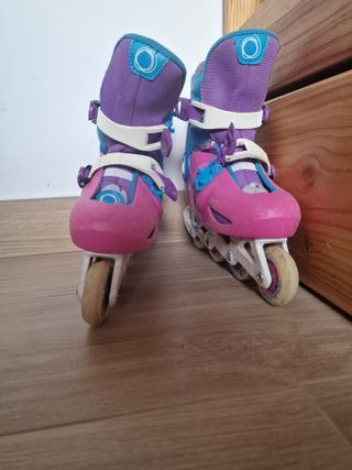 Patines en línea morados y rosas