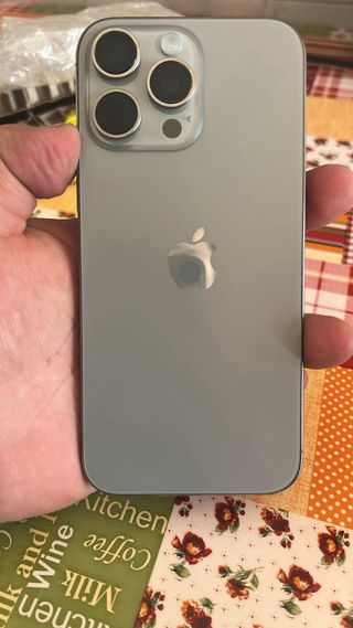 iPhone 16 Gris