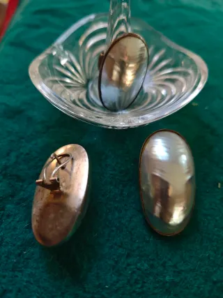 Anillo y pendientes nacarados