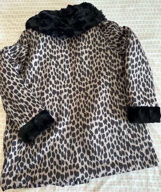 Abrigo estampado leopardo mujer Pilar Prieto