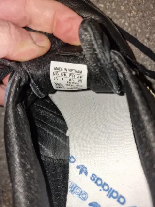 Zapatillas Adidas Negras y Doradas GoodYear