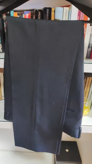 Traje de caballero gris oscuro