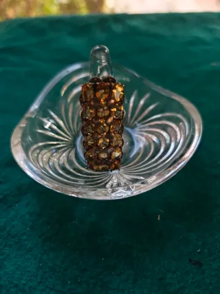 Anillo con cuentas marrones y doradas