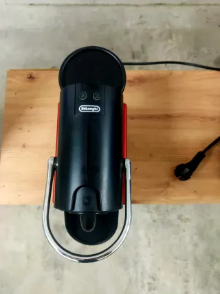 Cafetera Nespresso DeLonghi Roja