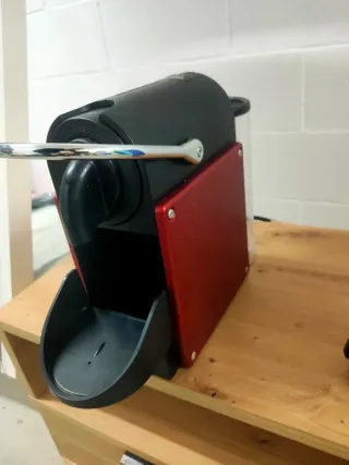 Cafetera Nespresso DeLonghi Roja