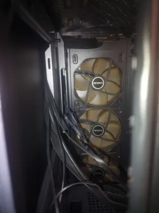 Torre PC vacía + ventilador + alfombrilla led