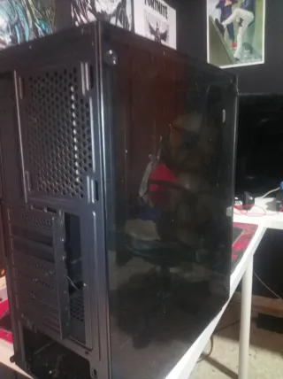 Torre PC vacía + ventilador + alfombrilla led