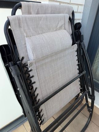 Tumbona balancín plegable color crema