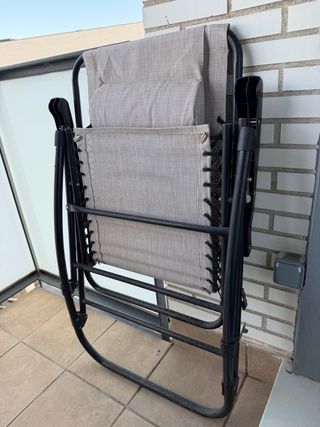 Tumbona balancín plegable color crema