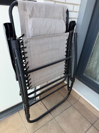 Tumbona balancín plegable color crema