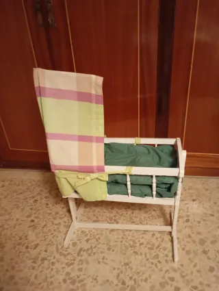 Cuna para muñecas con colchón y edredón