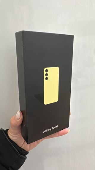 Caja Samsung S24 FE Amarillo