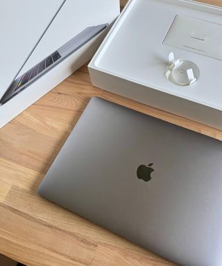 MacBook Pro 15" 16 Ram 256