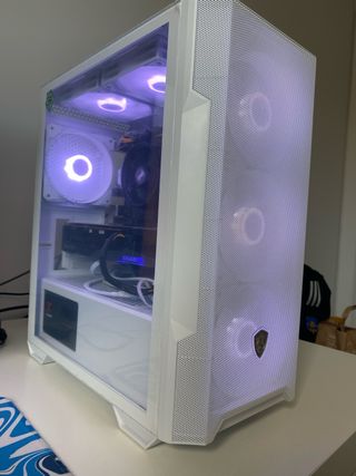 PC Gamer Blanco con Luces LED