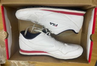 Zapatillas Fila Blancas y Rojas