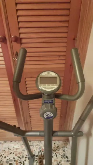 Bicicleta Elíptica Gris y Blanca